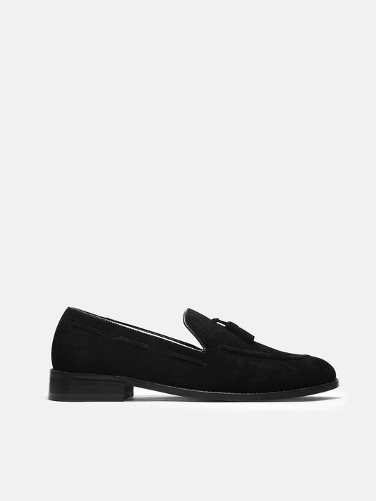 Premium loafers in black suede leather with tesel on a mid heel