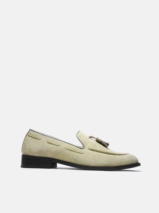 Premium loafers in grey suede leather with tesel on a mid heel