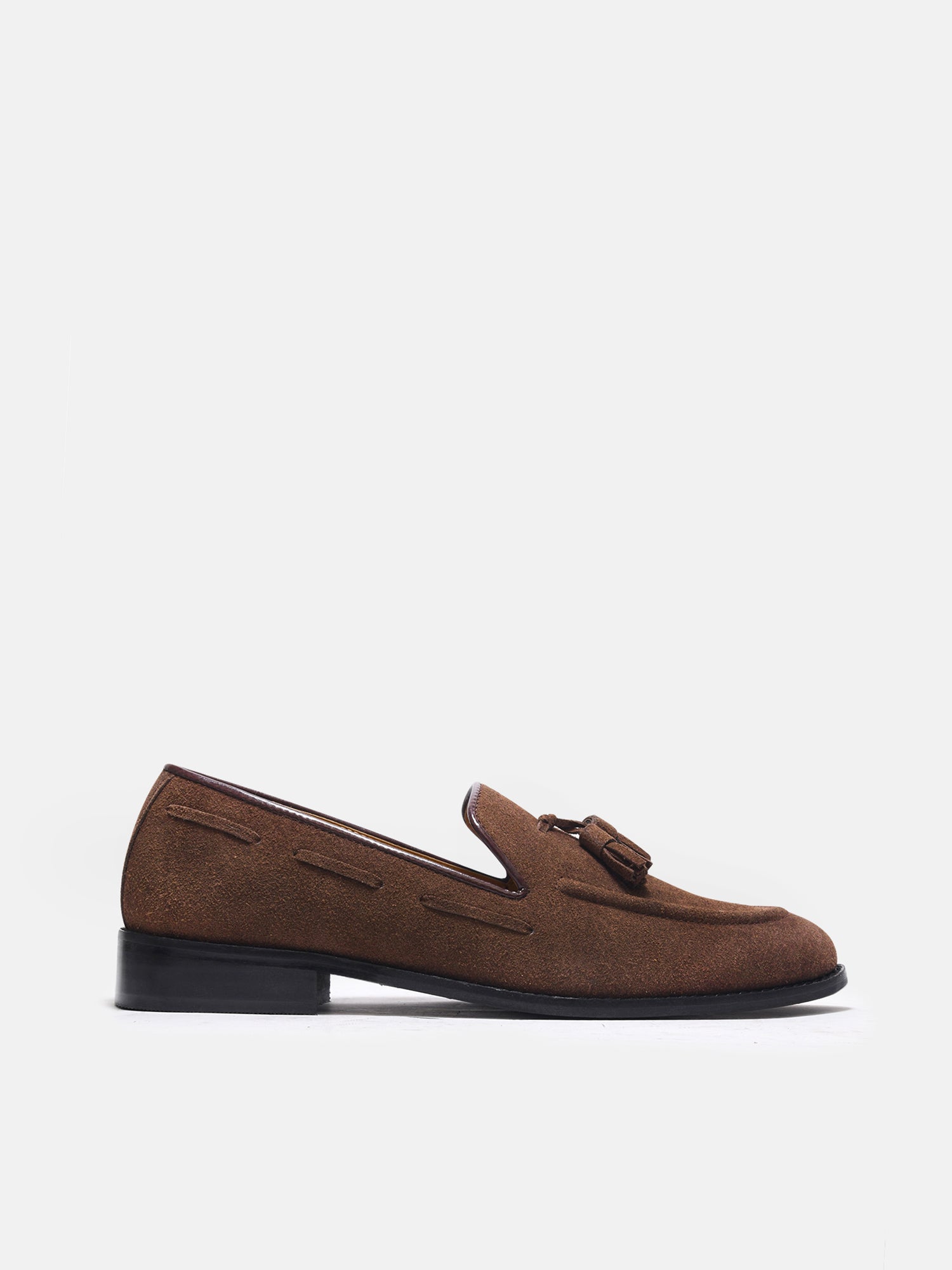 Premium loafers in brown suede leather with tesel on a mid heel