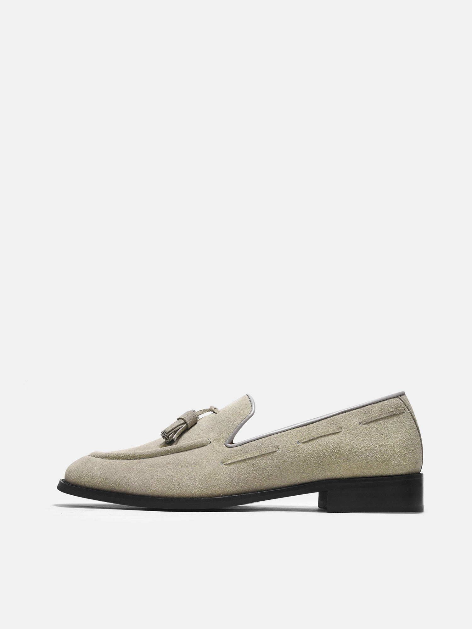 Premium loafers in grey suede leather with tesel on a mid heel