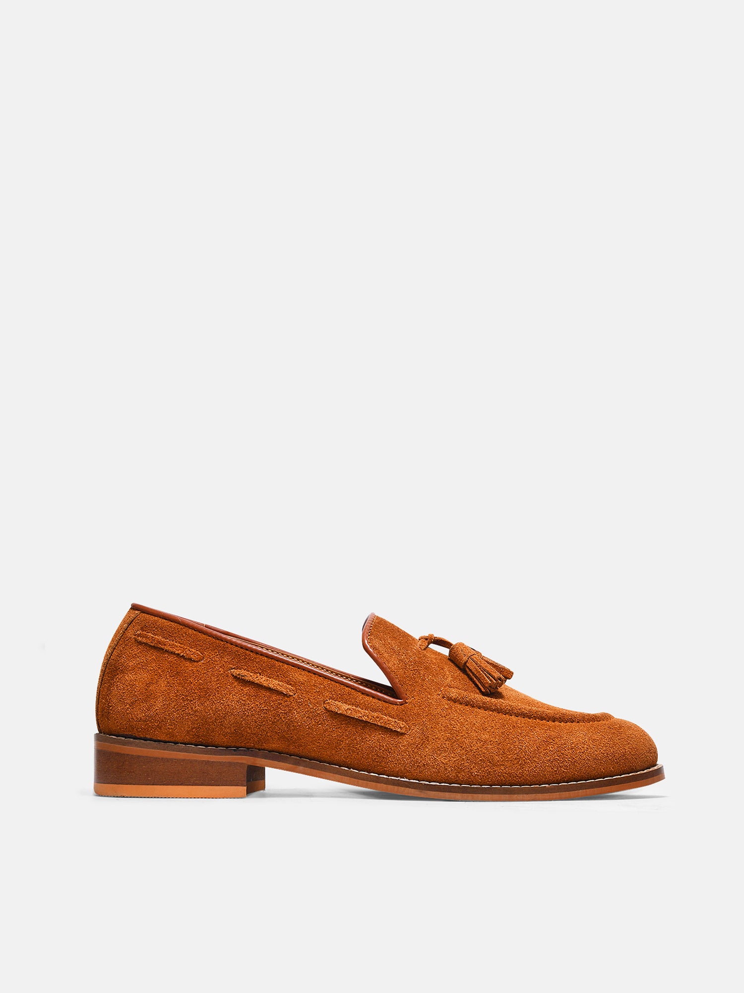Premium loafers in tan suede leather with tesel on a mid heel