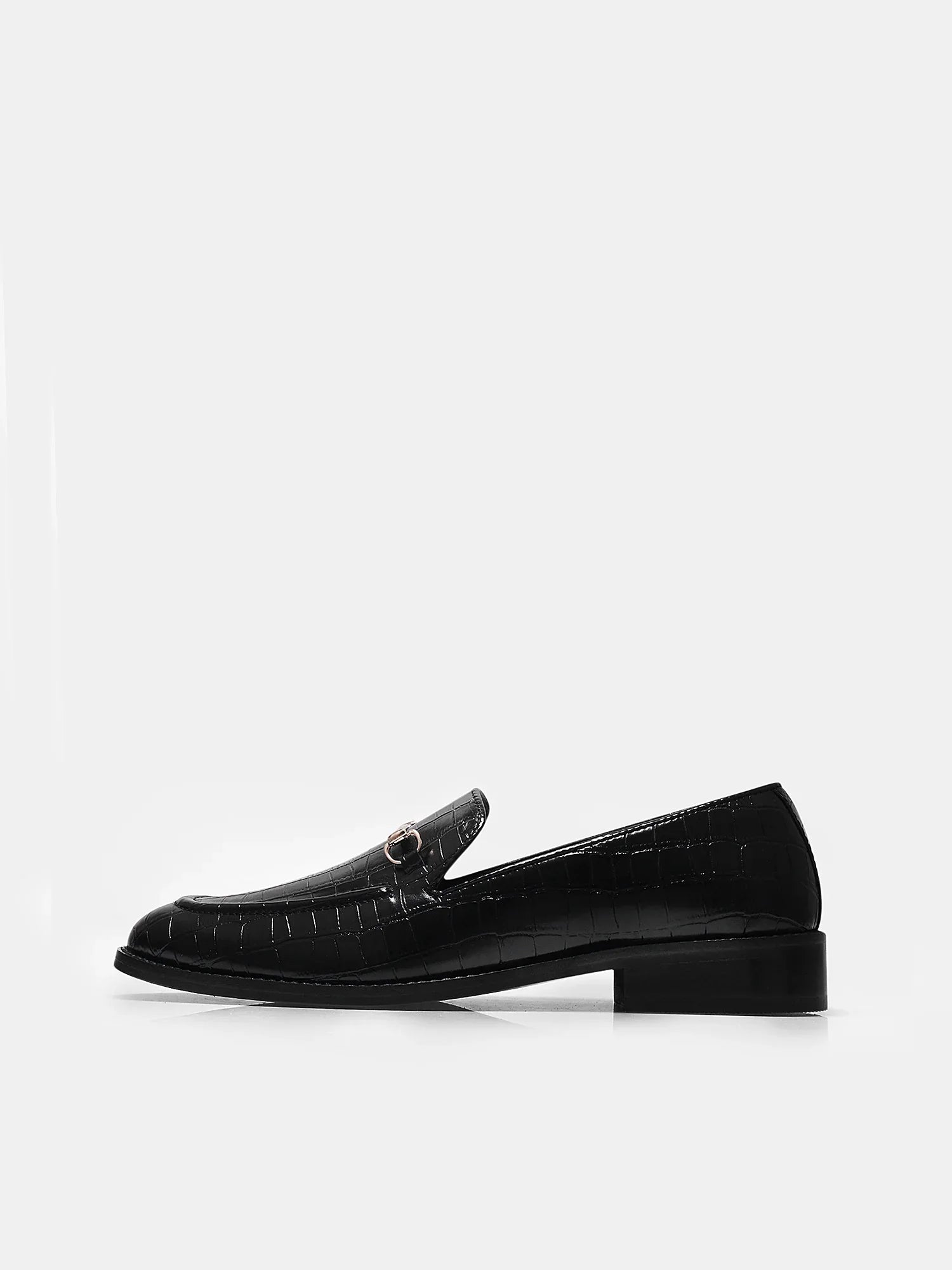 Croco Slip-ons in Black - Premium men’s loafers in a crocodile leather pattern, perfect for a sophisticated and timeless style.