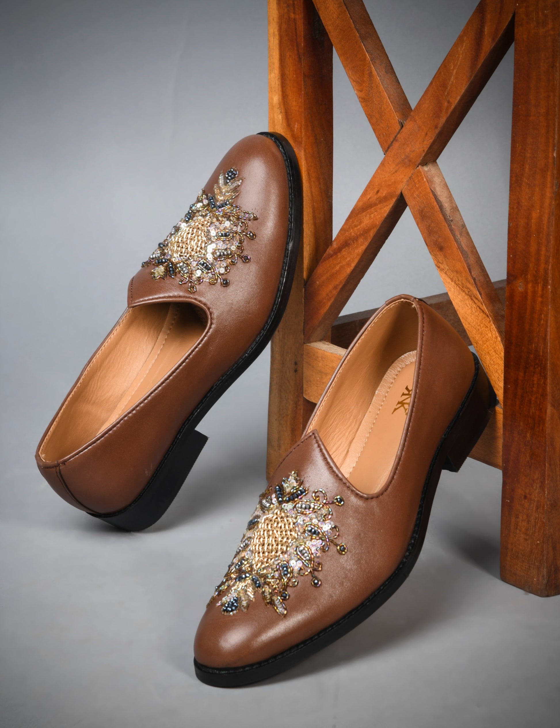 Shahi Zardozi Mojari | Handcrafted Heritage Embroidered Leather Traditional Slip-On for Men