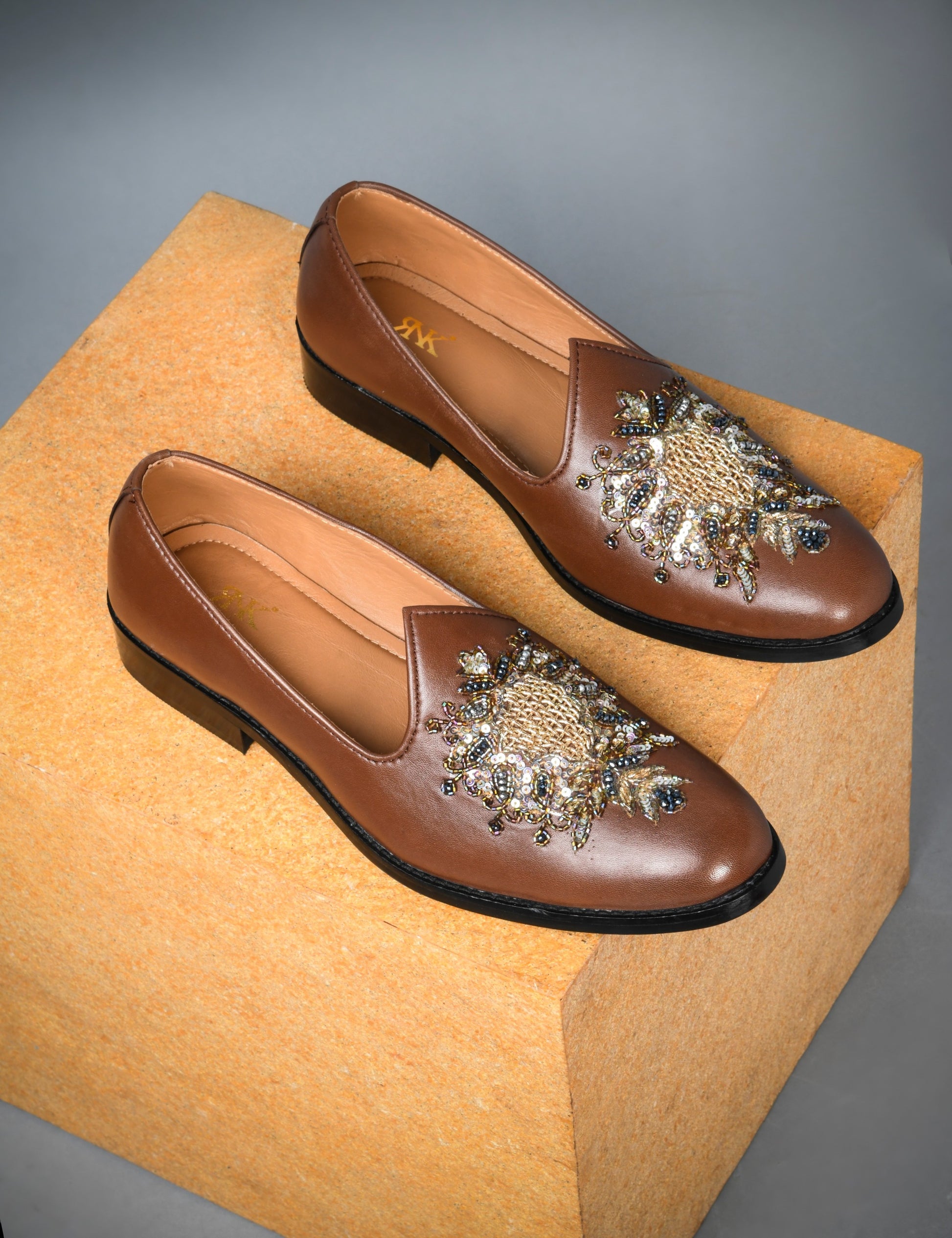 Shahi Zardozi Mojari | Handcrafted Heritage Embroidered Leather Traditional Slip-On for Men