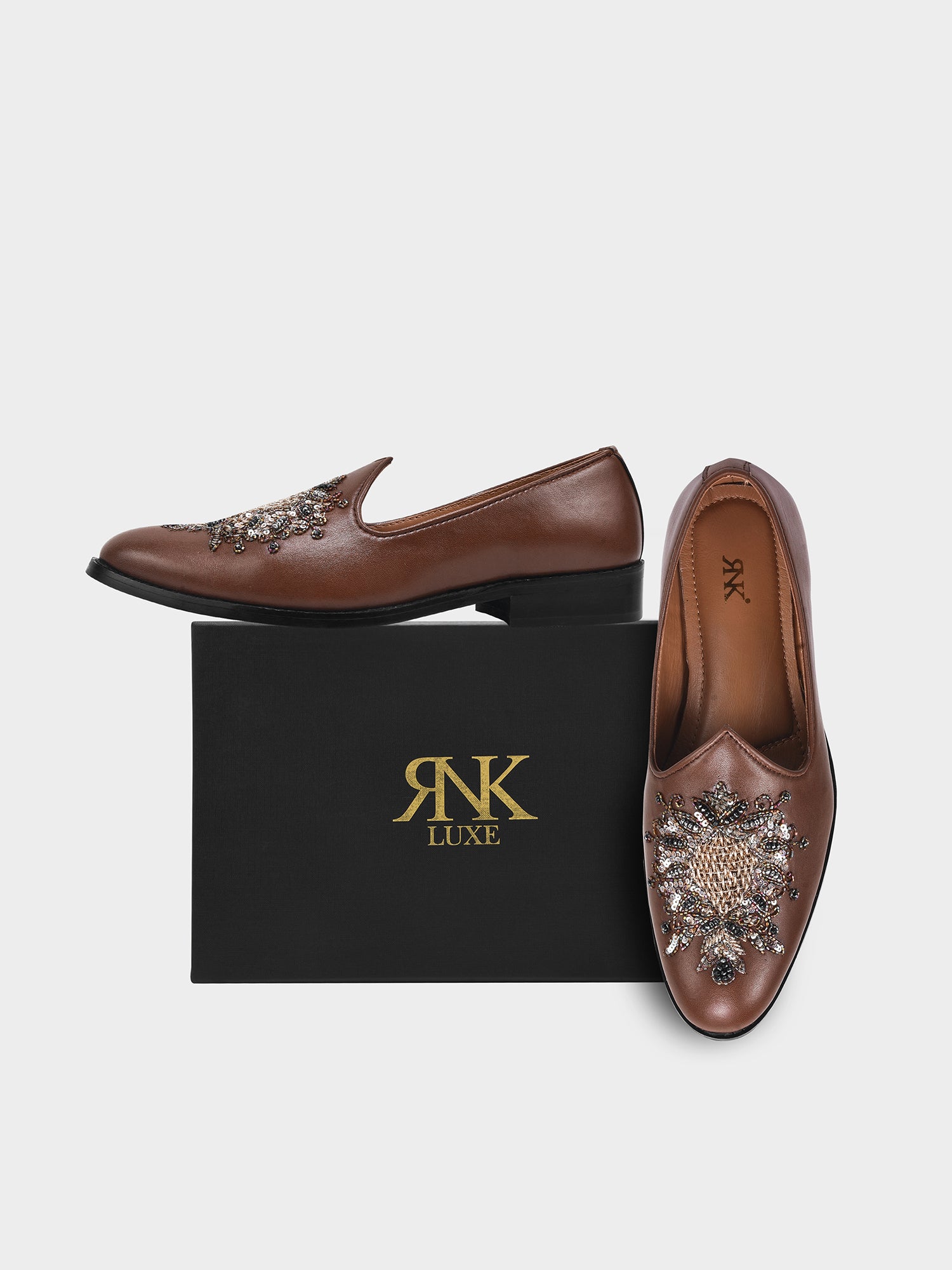 Shahi Zardozi Mojari | Handcrafted Heritage Embroidered Leather Traditional Slip-On for Men