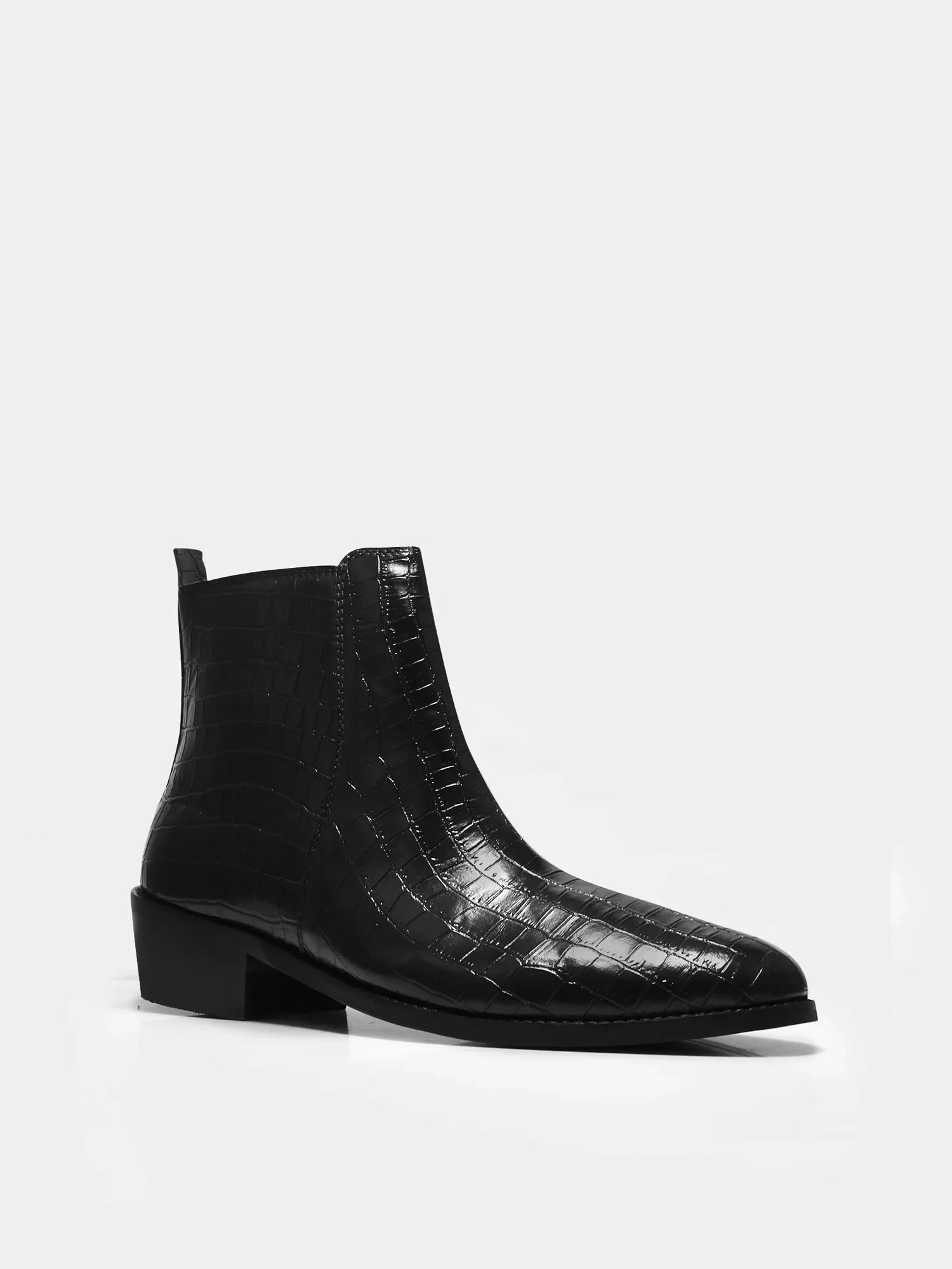 Black colour croco pattern leather boot with side zip and mid heel