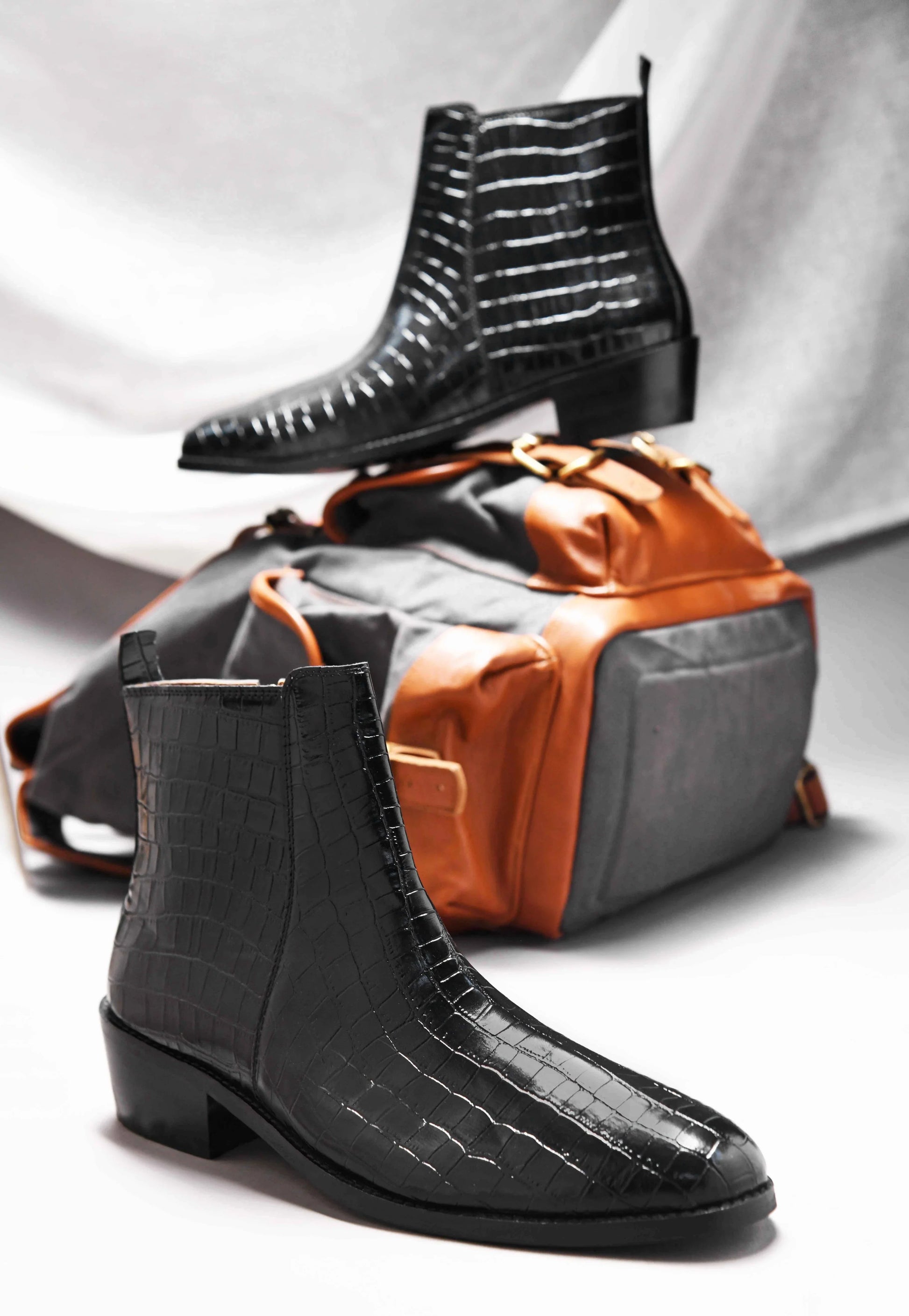 Black colour croco pattern leather boot with side zip and mid heel