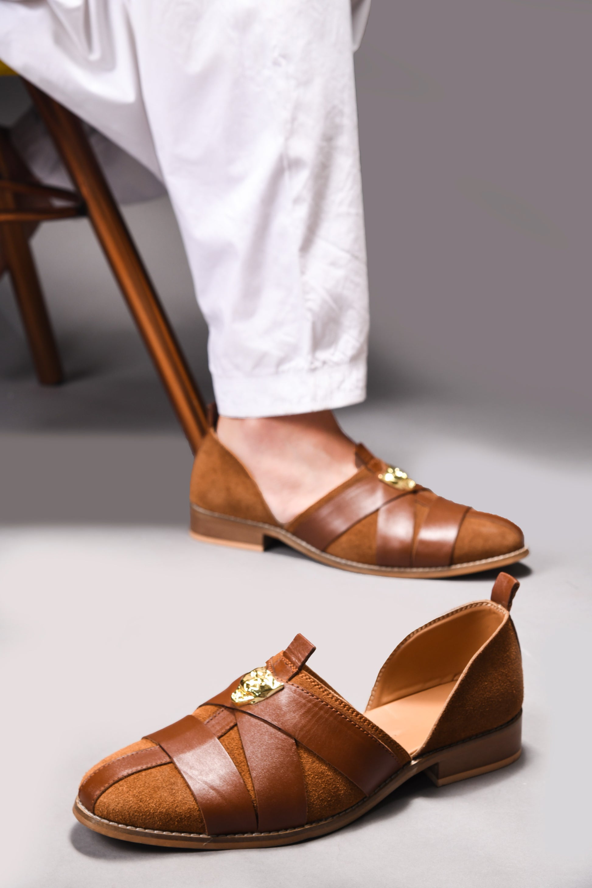Lion Crest Leather Peshawari Sandals