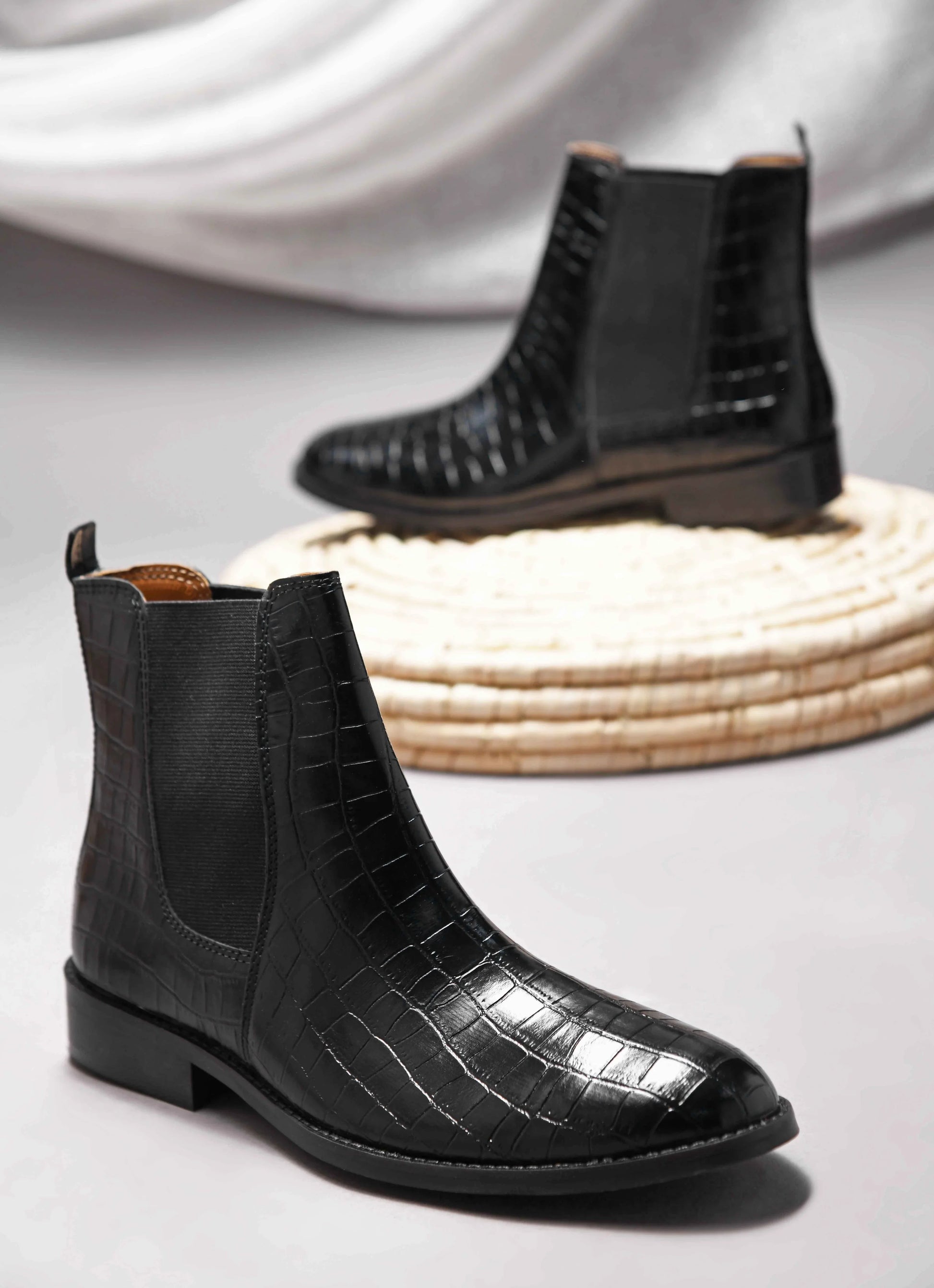Black colour croco pattern boot with side elastic and mid heel