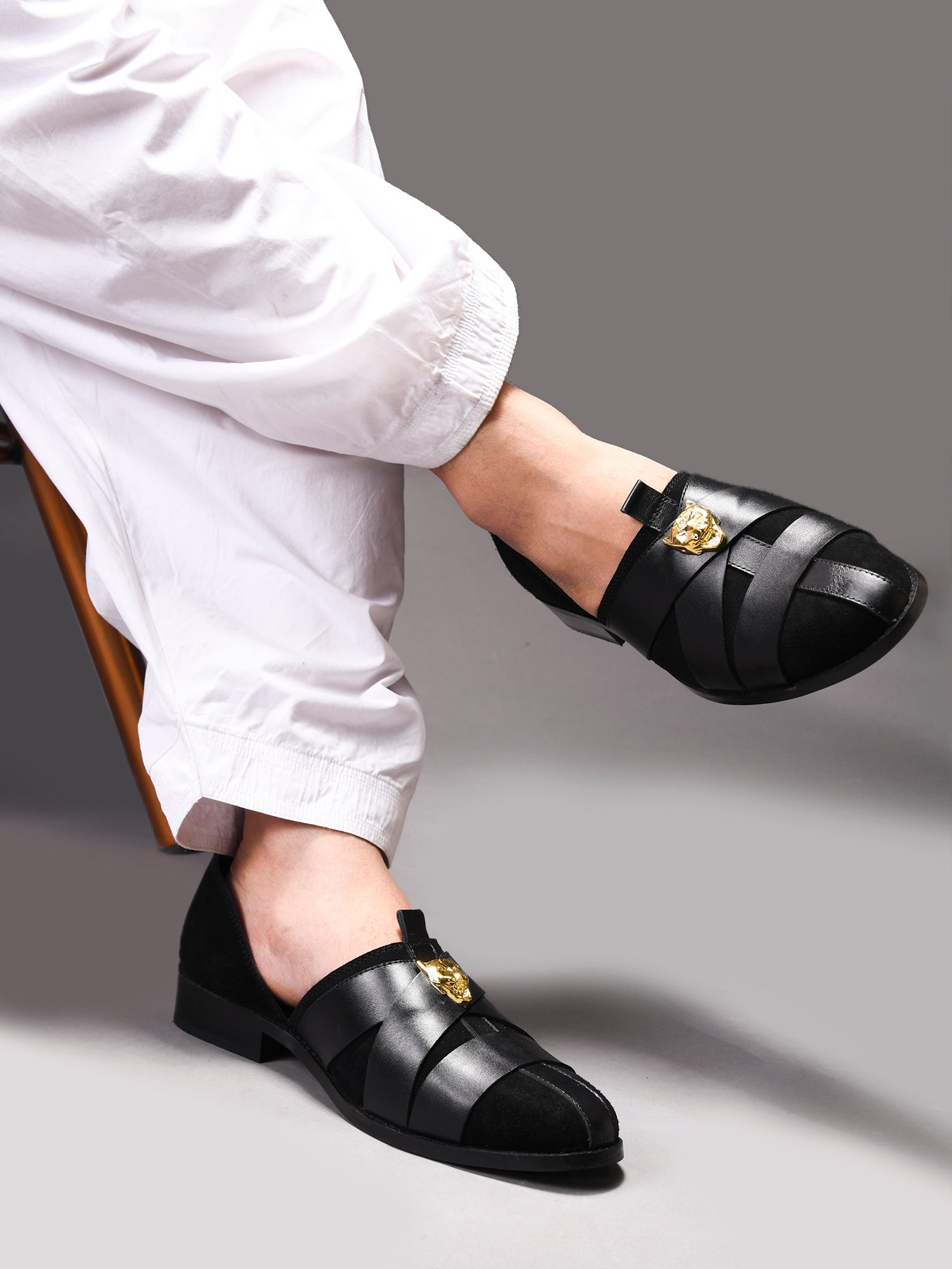Handcrafted black leather sandals for men 