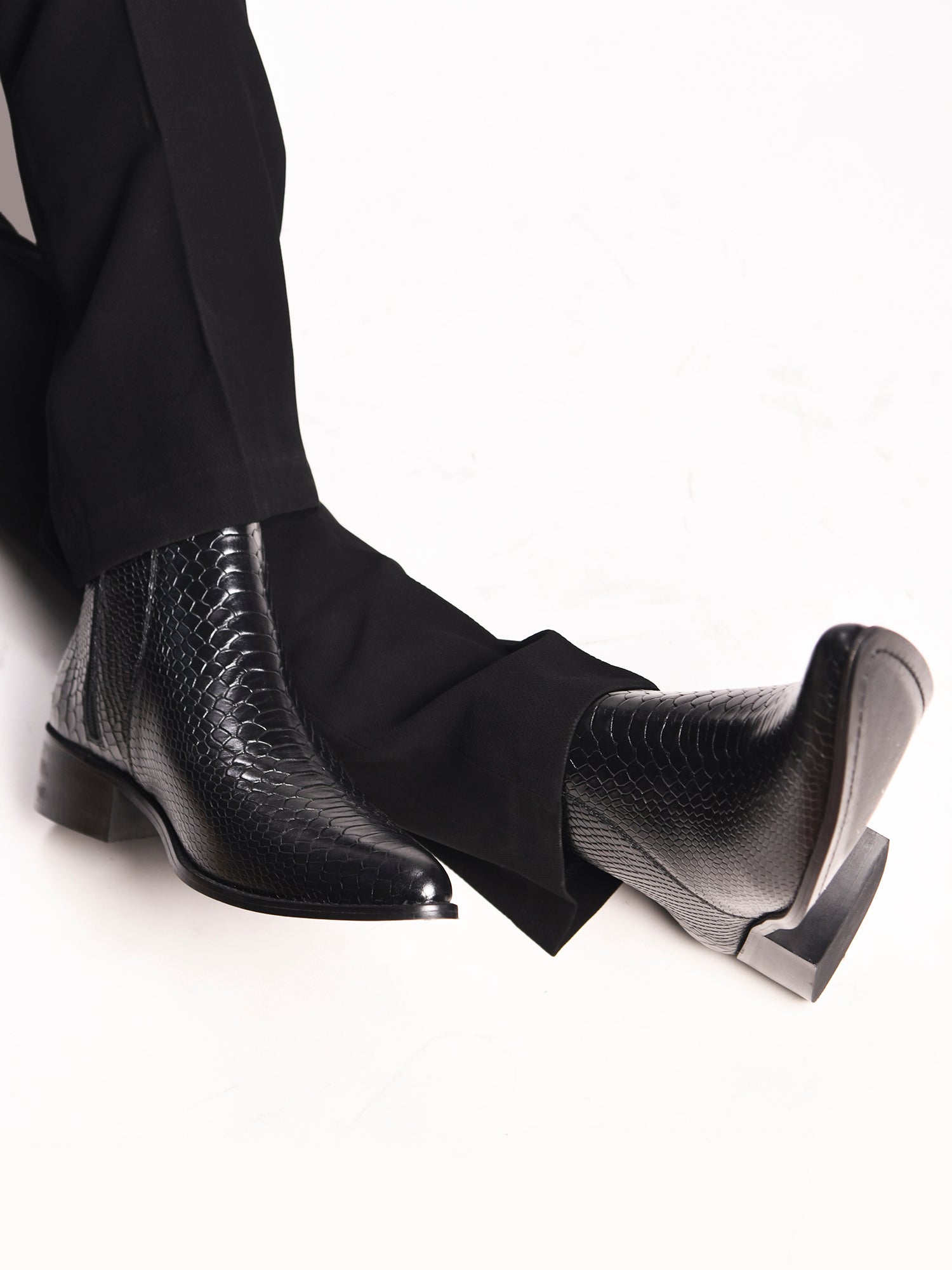 Men’s luxury black leather boots, perfect for formal and casual wear